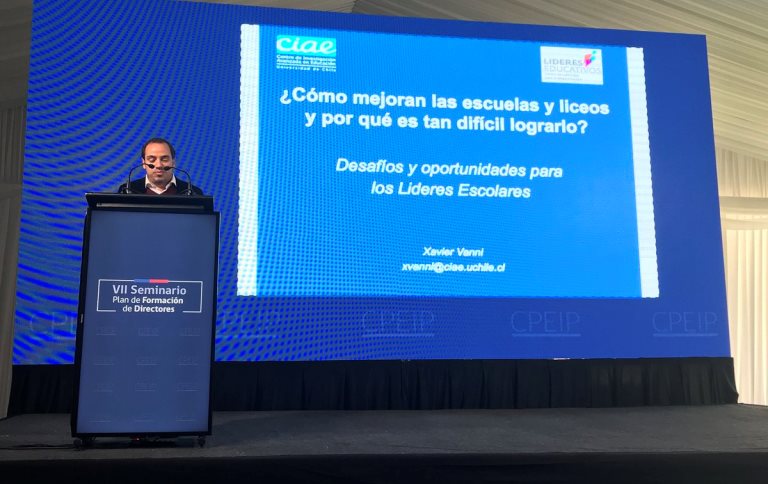 Xavier Vanni, investigador del CIAE ante directores de escuelas: "Mejorar y sostener la efectividad de las escuelas requiere atender varios niveles y dimensiones"