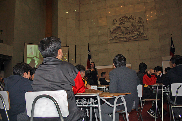 Un centenar de profesores participó de clase pública en el Congreso Nacional