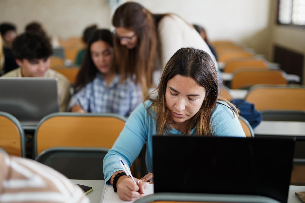 Foco en Educación: Al octavo año, el 60% de los matriculados en 2011 en la educación superior se había graduado, independiente de su nivel socioeconómico