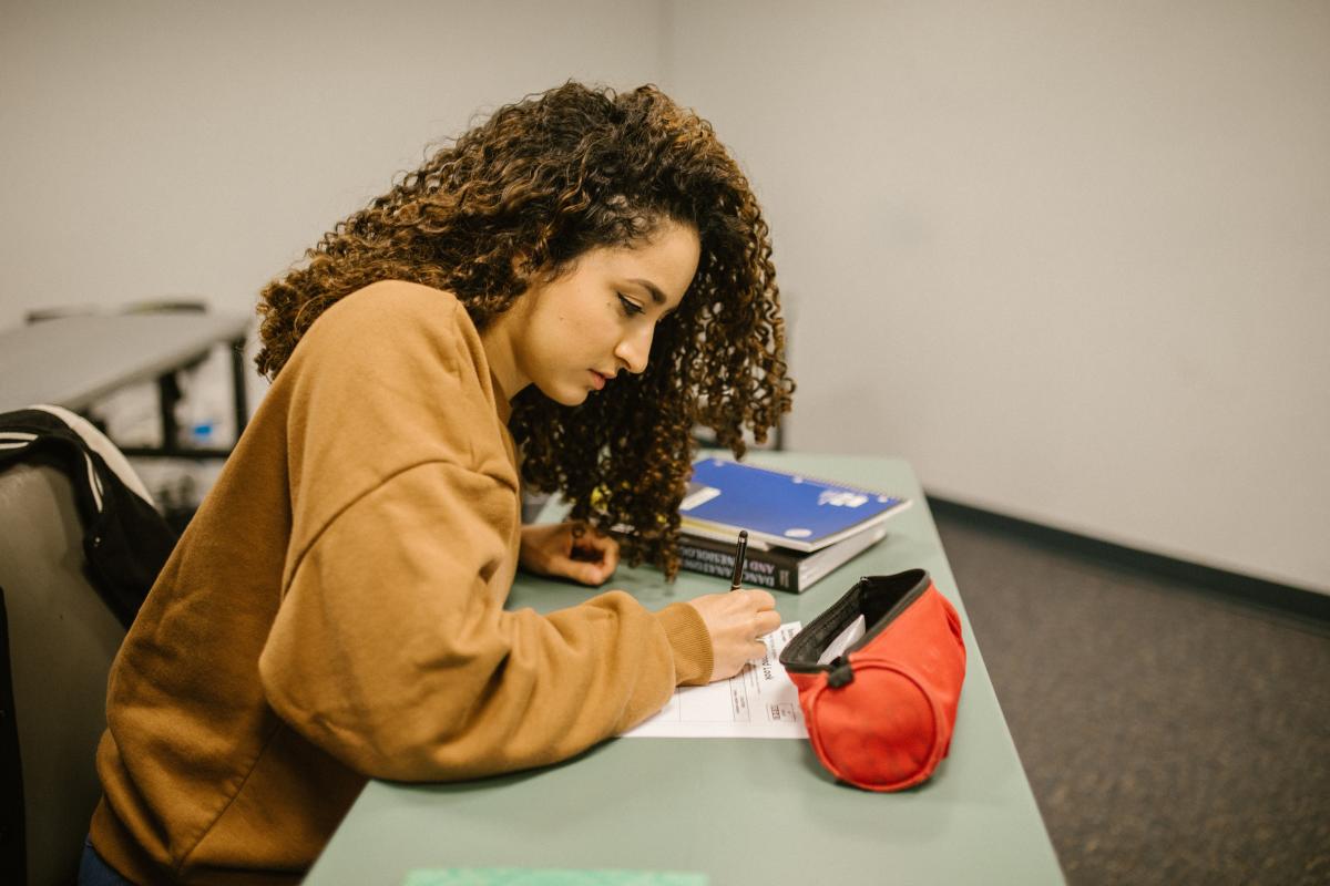 Nuevo Foco en Educación: El efecto de las pruebas competitivas en el desempeño de las mujeres