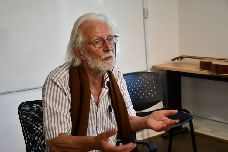 Guy Bajoit: Para sentirse alguien en la sociedad, hoy hay que comprar determinadas cosas