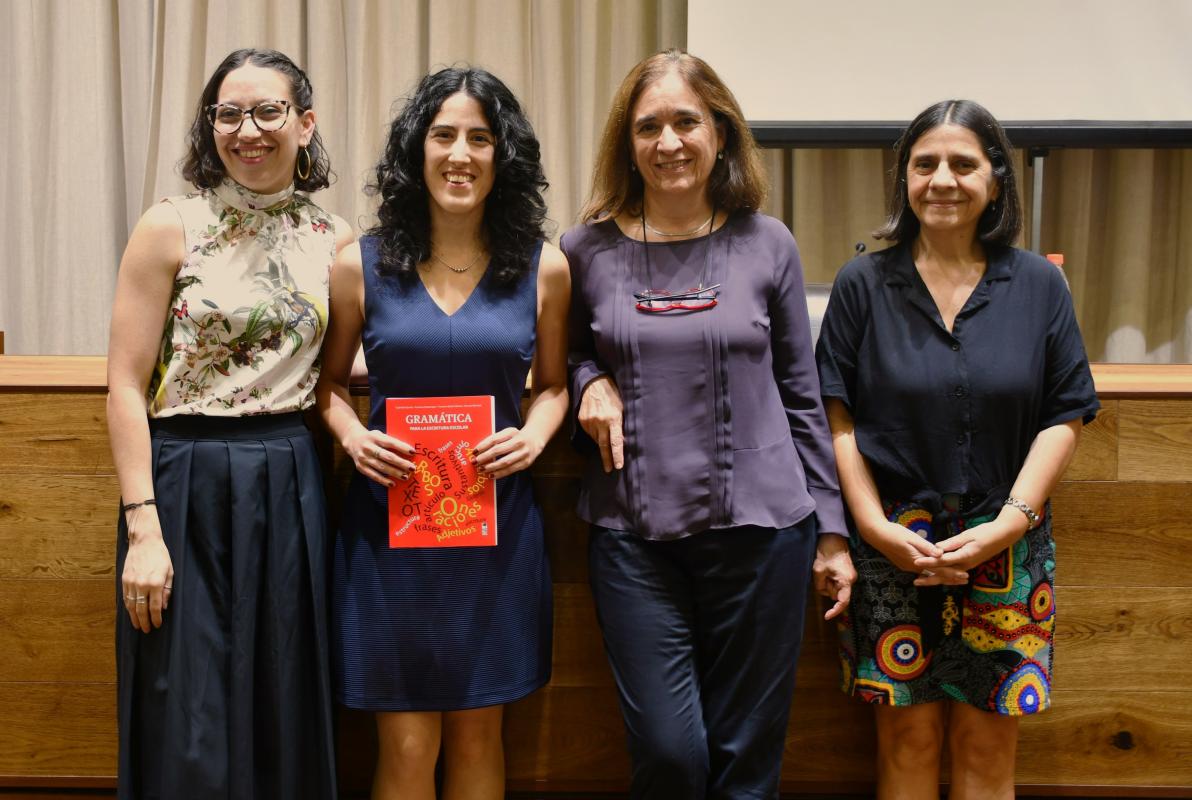 Docentes y académicas presentan libro con ejemplos prácticos para relevar la enseñanza de la gramática en la escuela