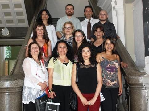 Los profesores que participaron del estudio, junto a la investigadora del CIAE, Leonor Varas.