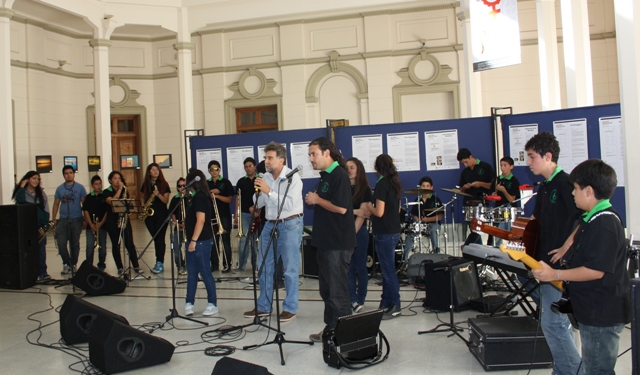 El seminario culminó con la música en vivo de la banda del colegio municipal Los Bosquinos, de Maipú.