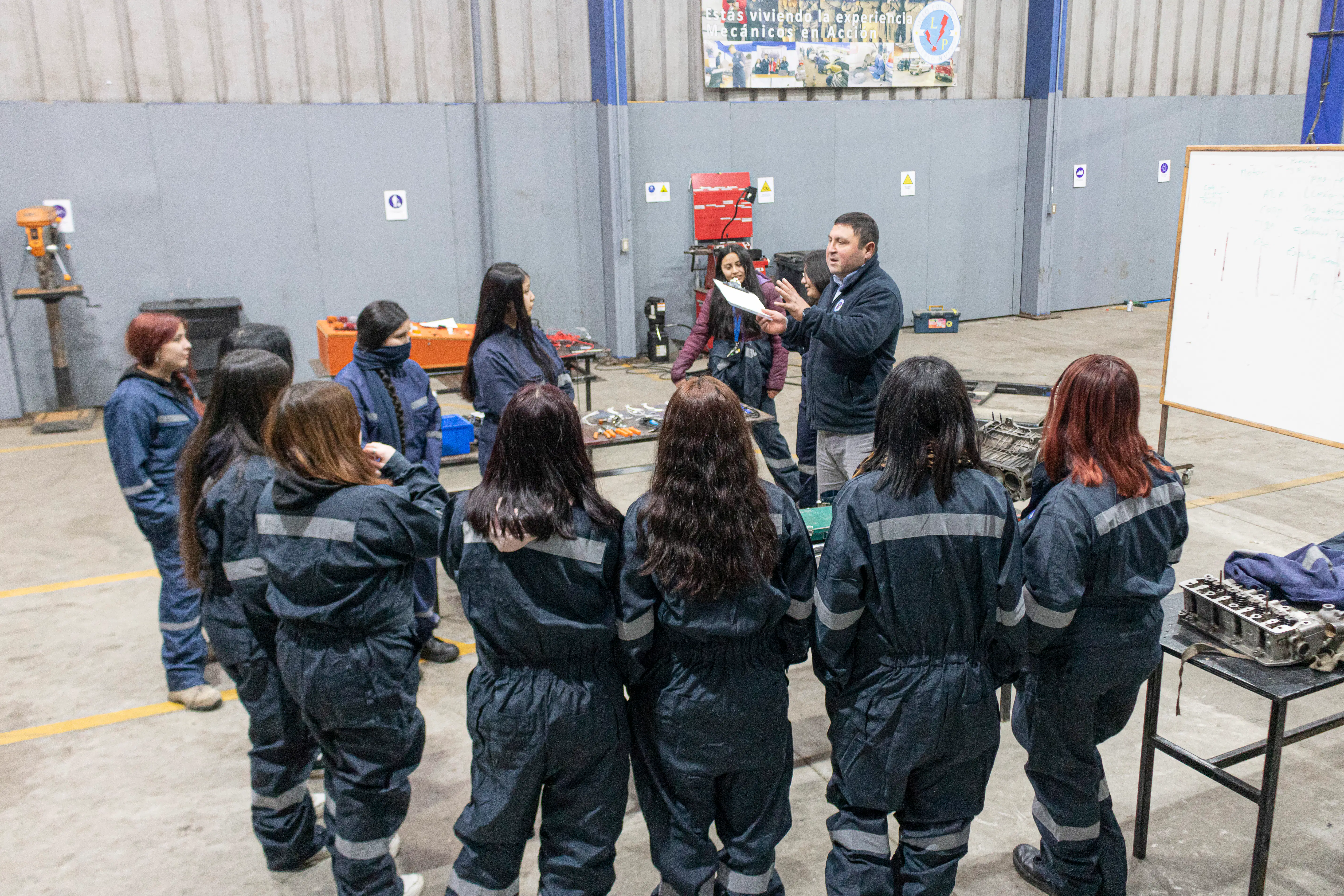 Investigación CIAE revela que los estereotipos de género influyen en la decisión de electivos en 3° y 4° medio