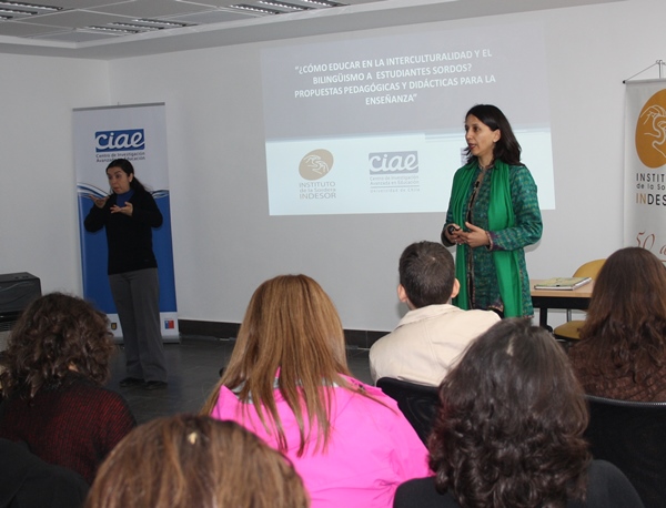 Valeria Herrera durante su exposición.