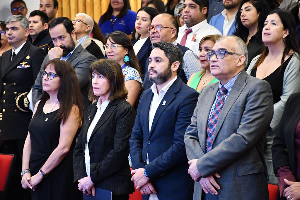 Autoridades que asistieron a la ceremonia de entrega del Doctor Honiris Causa a Alejandra Mizala en la U. de Tarapacá
