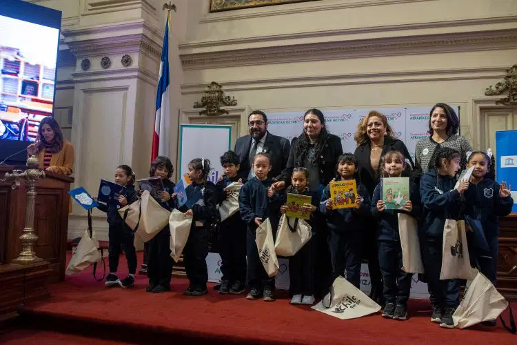 Niños de la Escuela Luis Undurraga de Talagante.
