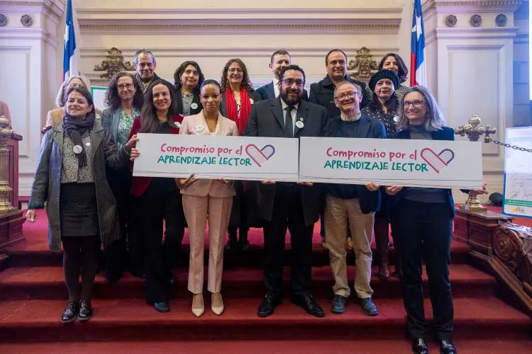 Autoridades e integrantes de la red