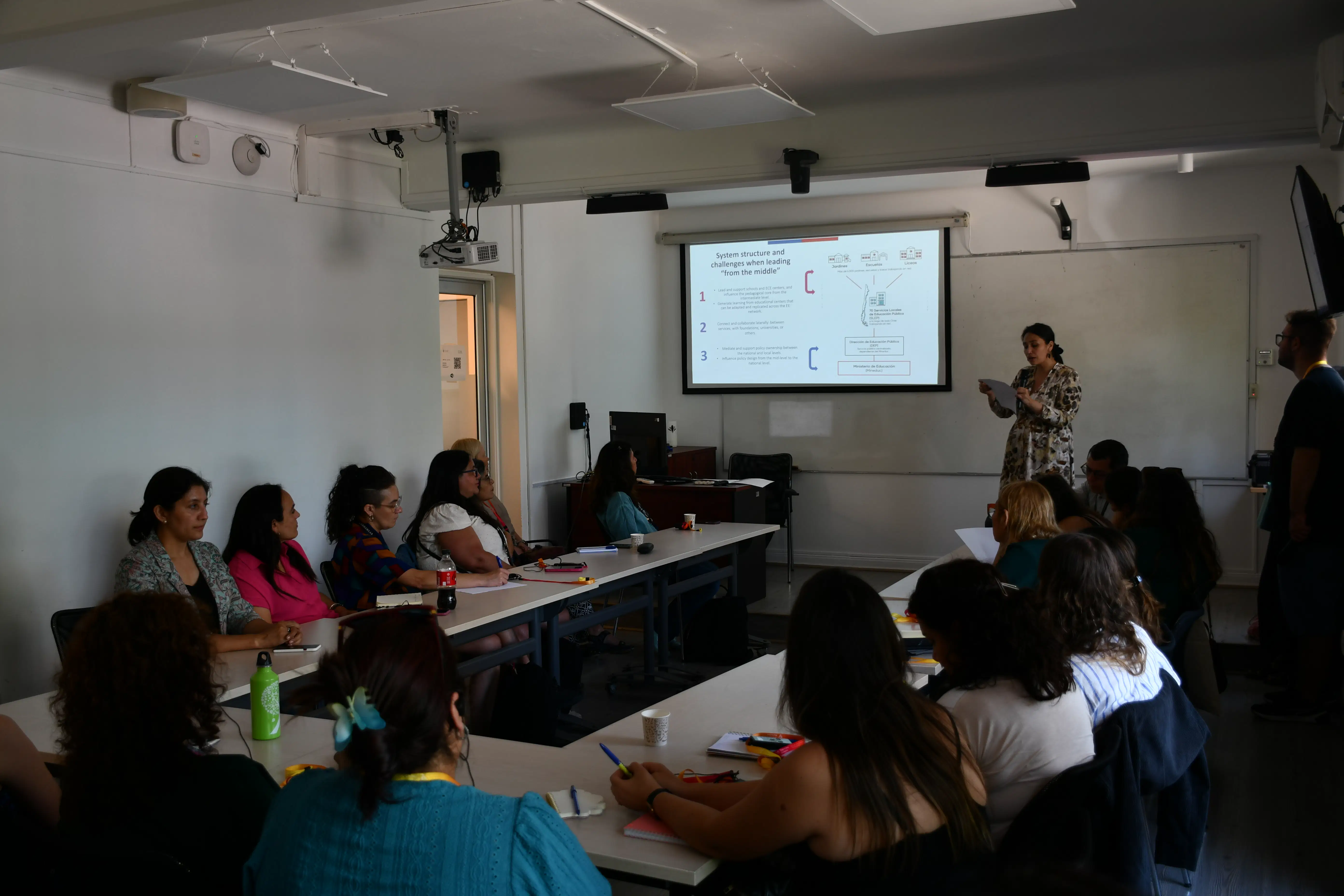 El taller realizado en el CIAE/IE tuvo como protagonistas a profesionales y docentes de diversos SLEP de la Región Metropolitana.