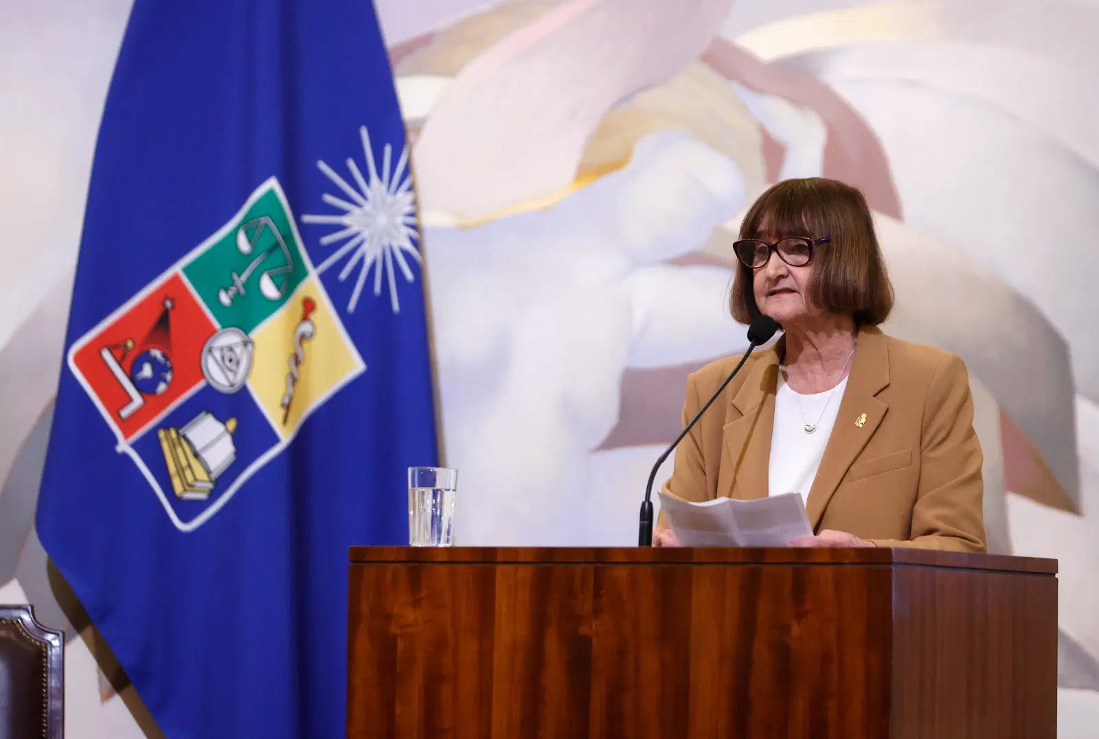La rectora Rosa Devés agradeció la participación de todos los candidatos.