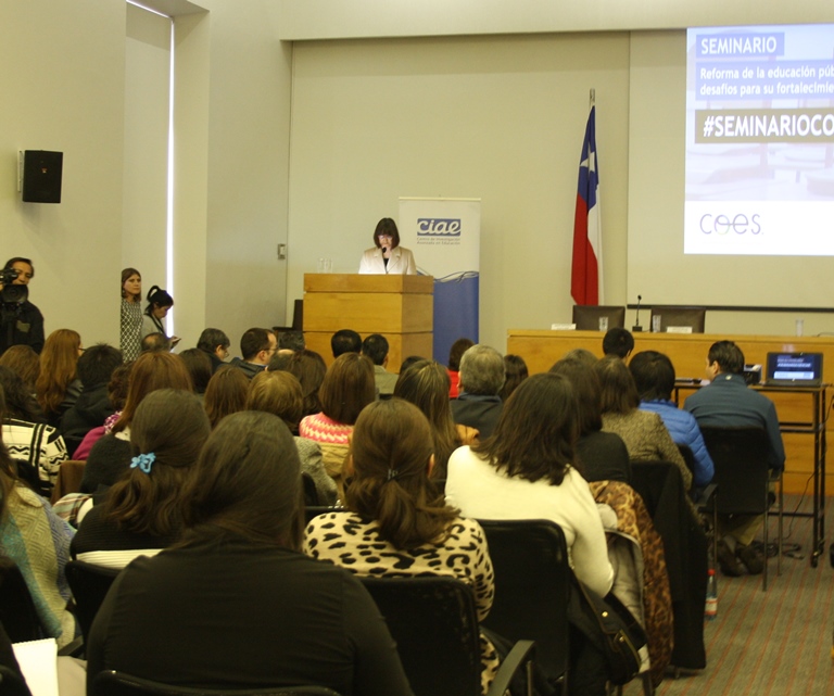 La vicerrectora de Asuntos Académicos de la U. de Chile, Rosa Devés, abrió el seminario en representación del rector.