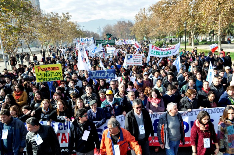 Académicos y dirigentes de la U. de Chile analizan la ofensiva del movimiento estudiantil