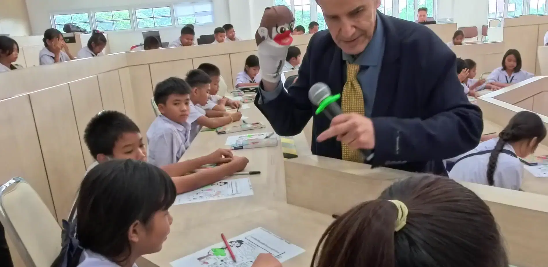 Investigador del CIAE lleva innovación pedagógica a escuelas y universidades del sudeste asiático