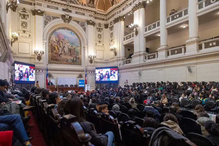 Mundos académico, político, cultural y social se unen en histórico compromiso por el aprendizaje lector