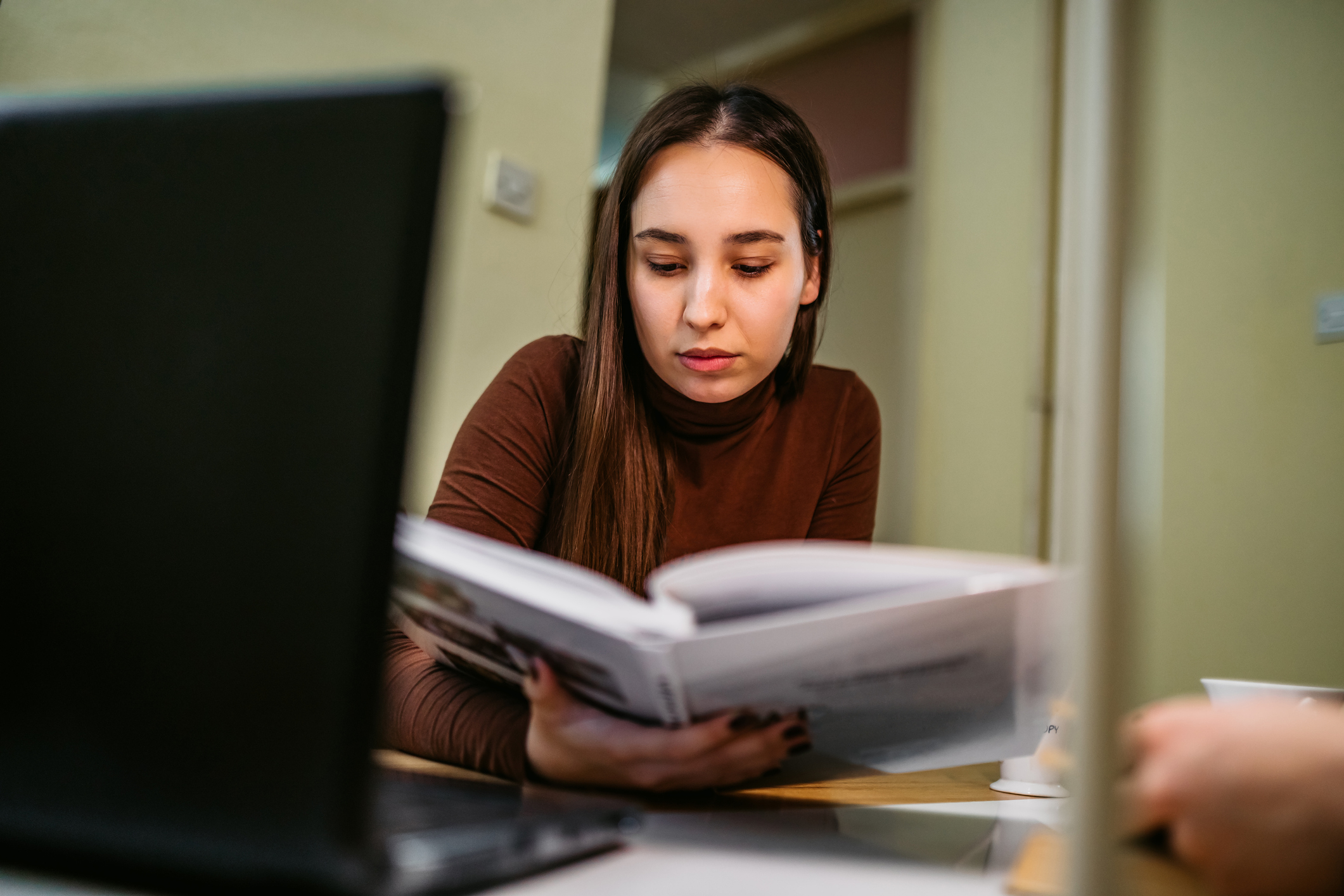 Investigadoras en Chile enfrentan más barreras que sus colegas hombres