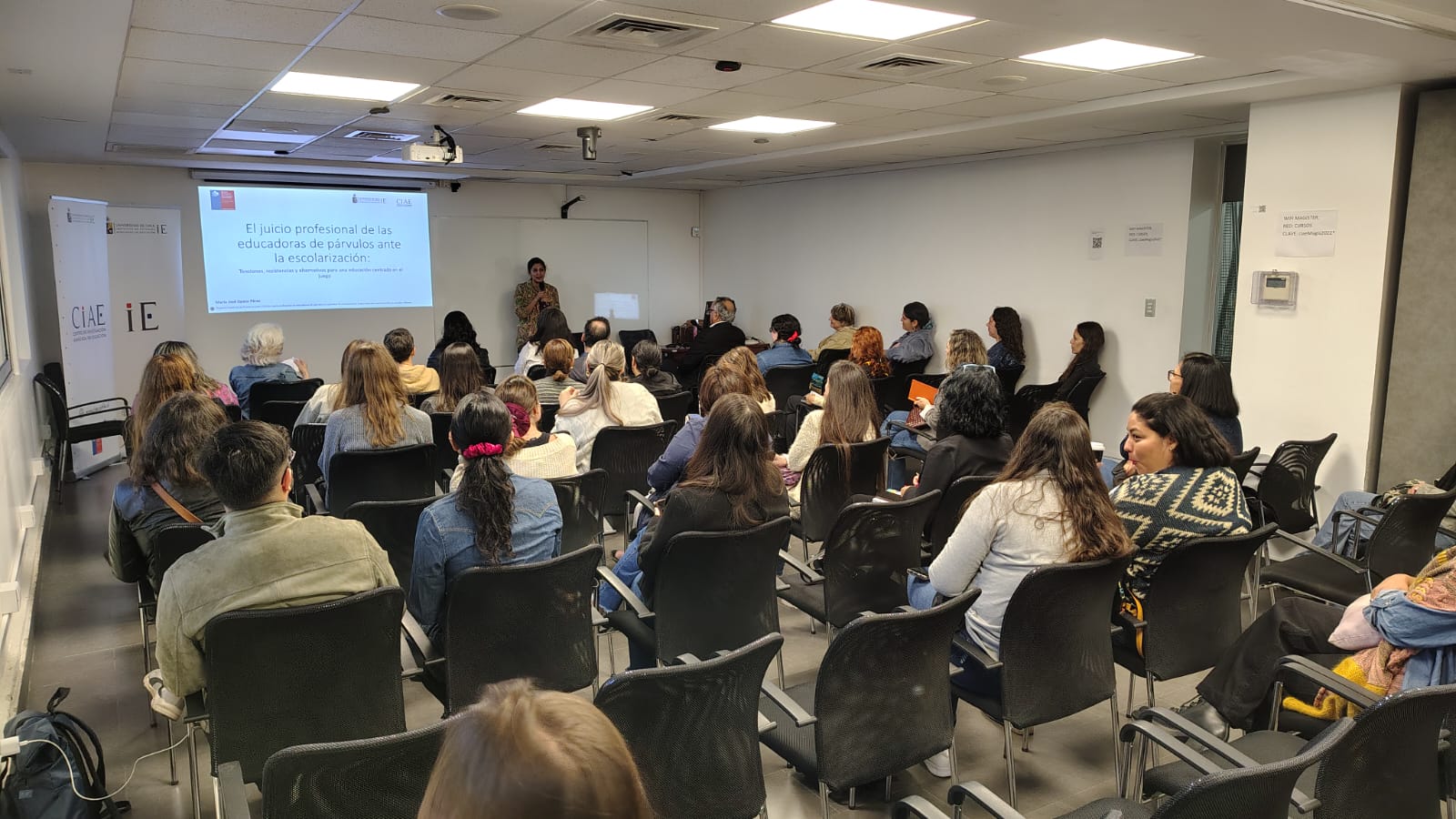 Seminario aborda el juicio profesional de las educadoras de párvulos ante la escolarización 