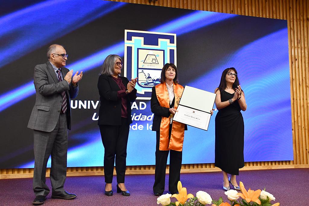 Universidad de Tarapacá otorgó el Doctor Honoris Causa a la investigadora del CIAE, Alejandra Mizala