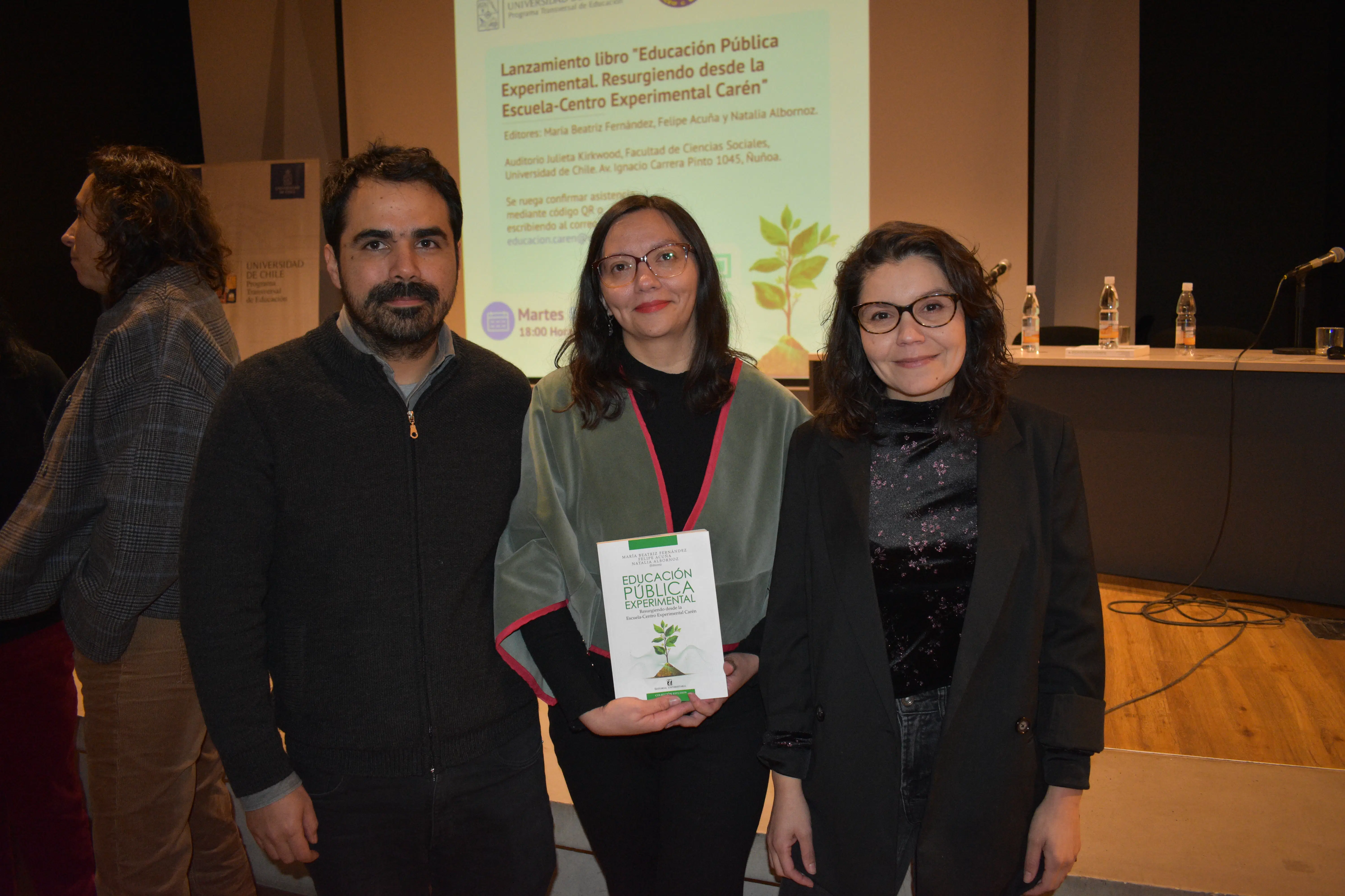 Presentan libro que sistematiza la experiencia y desafíos de la Educación Pública Experimental en el Centro Experimental Carén