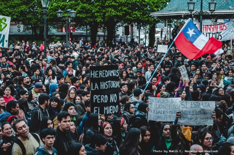 Dossier: El impacto a diez años del movimiento pingüino en Chile